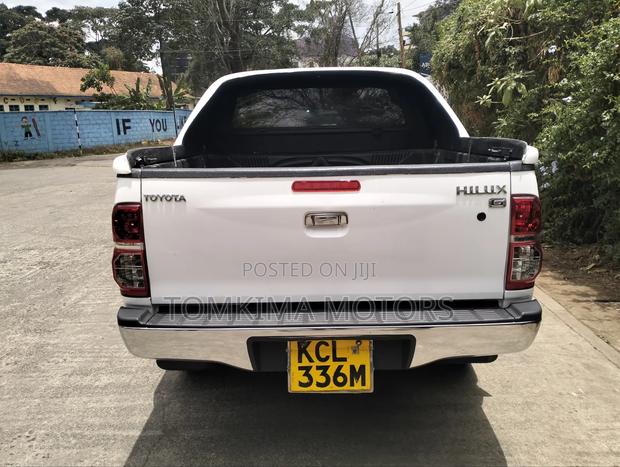 Toyota Hilux 2011 White