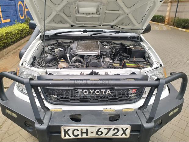 Toyota Hilux 2012 Pearl