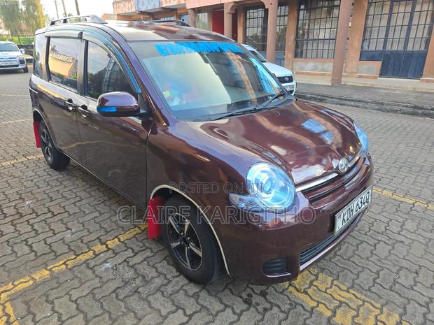 Toyota Sienta 1.5 FWD 2014 Maroon