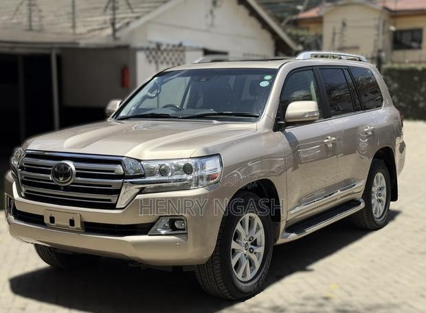 Toyota Land Cruiser 2018 Gold