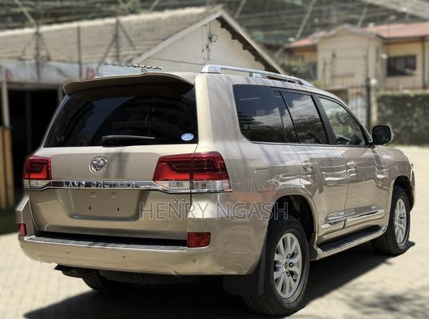 Toyota Land Cruiser 2018 Gold