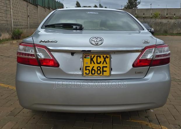 Toyota Premio 2012 Silver
