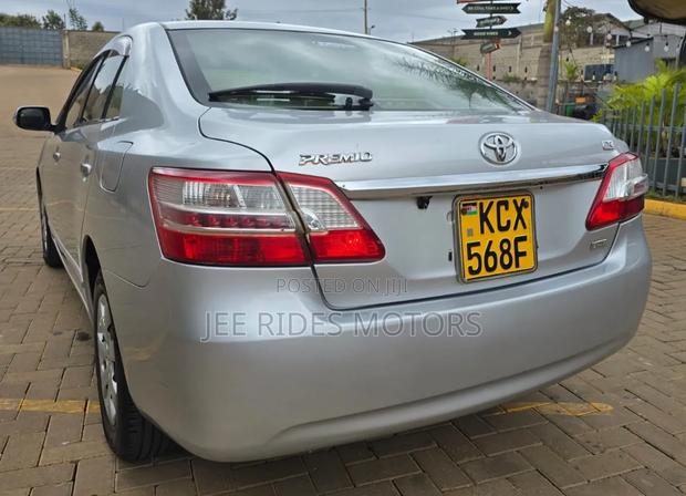 Toyota Premio 2012 Silver