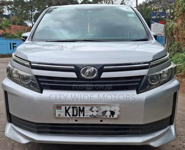 Toyota Voxy V 2WD 8-Seater 2016 Silver
