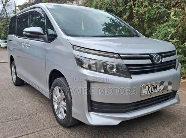 Toyota Voxy V 2WD 8-Seater 2016 Silver
