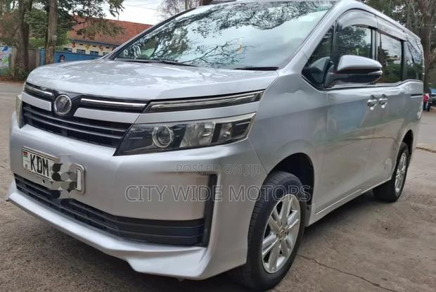 Toyota Voxy V 2WD 8-Seater 2016 Silver