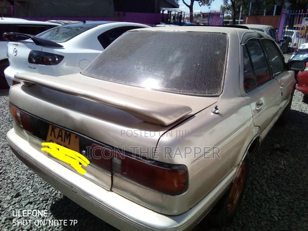 Nissan Sunny 1998 Gold
