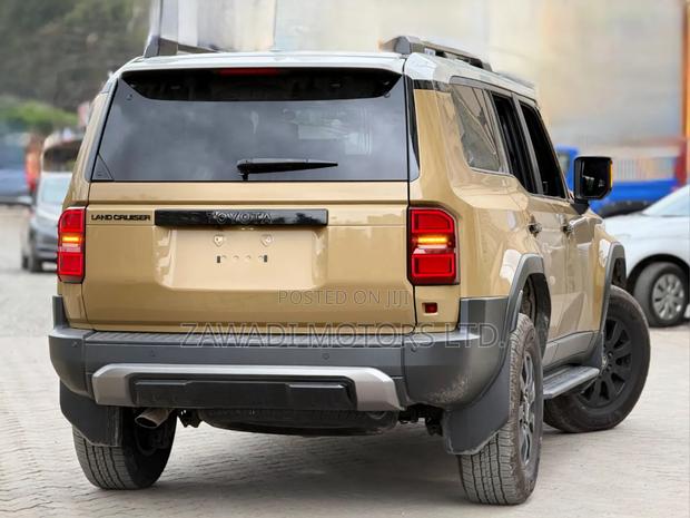 Toyota Land Cruiser Prado 2.8 2024 Gold