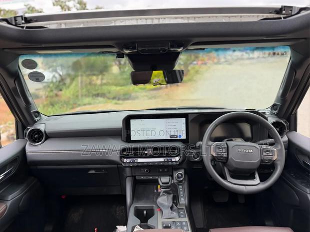 Toyota Land Cruiser Prado 2.8 2024 Gold