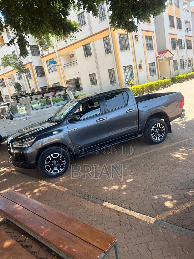 Toyota Hilux 2021 Black