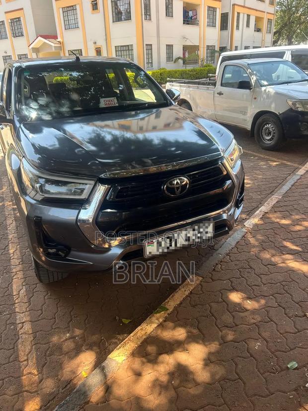 Toyota Hilux 2021 Black