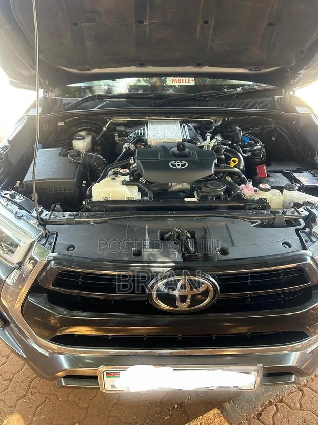 Toyota Hilux 2021 Black