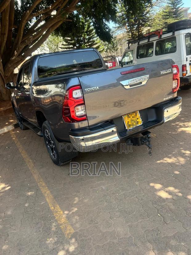 Toyota Hilux 2021 Black