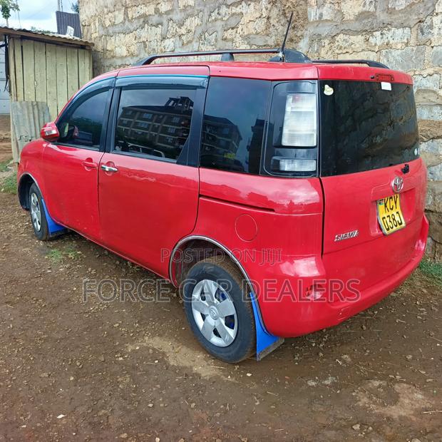 Toyota Sienta 2013 Red