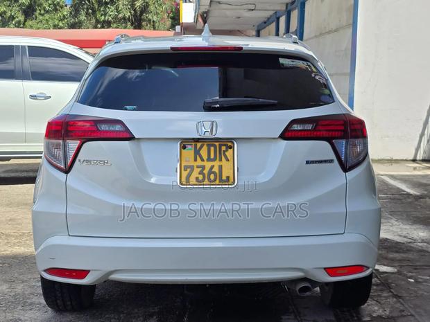 Honda Vezel 2017 White