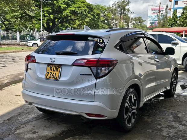 Honda Vezel 2017 White