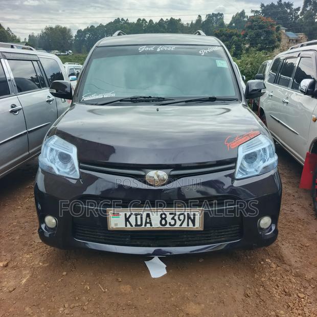 Toyota Sienta 2016
