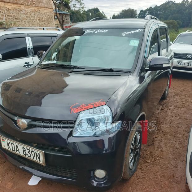 Toyota Sienta 2016