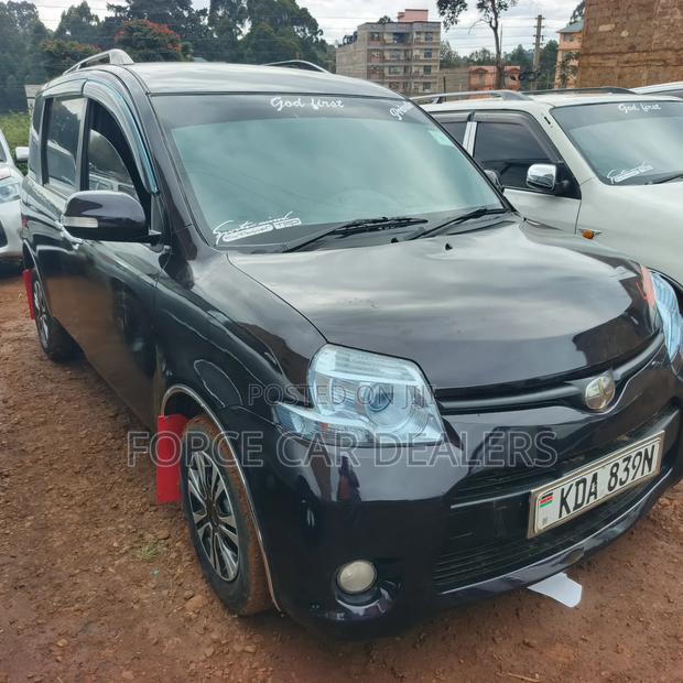 Toyota Sienta 2016
