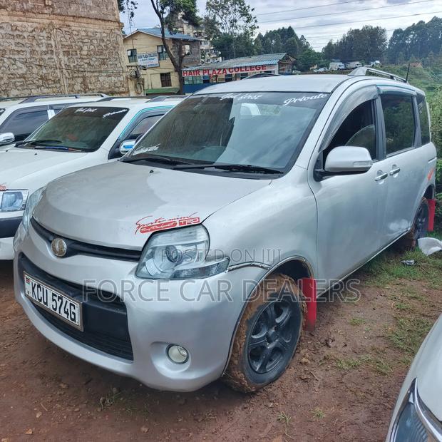 Toyota Sienta 2014 Silver