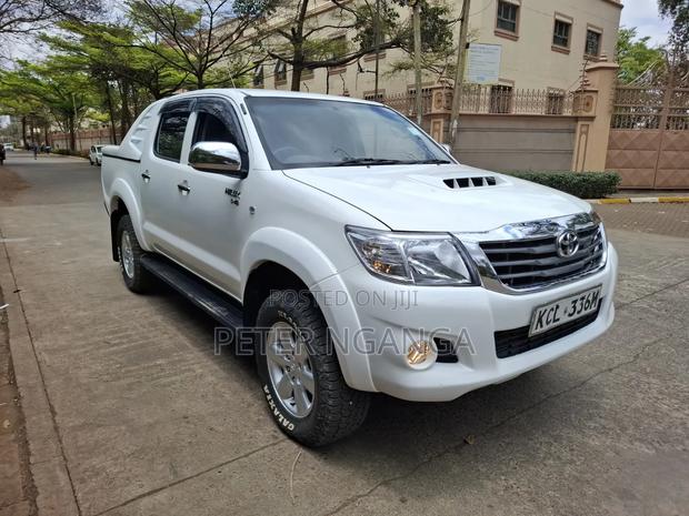 Toyota Hilux 2011 White