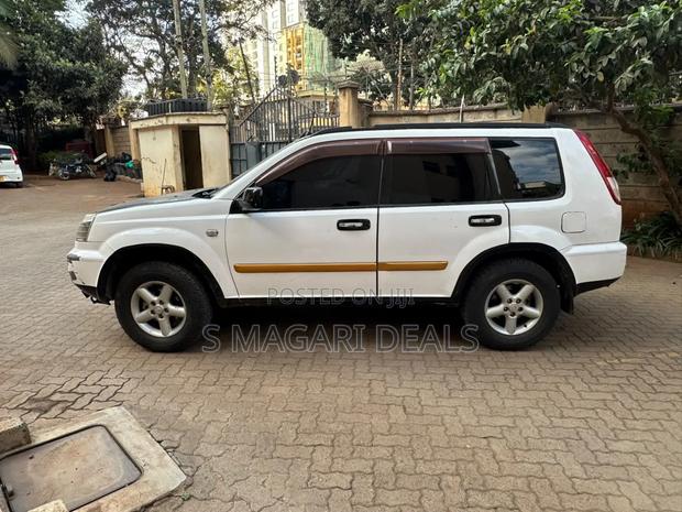 Nissan X-Trail 2000 White