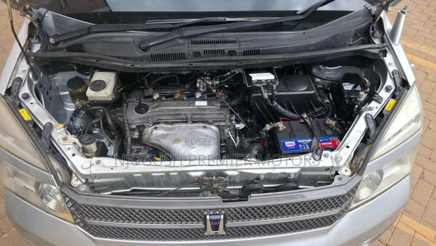 Toyota Voxy 2006 Silver
