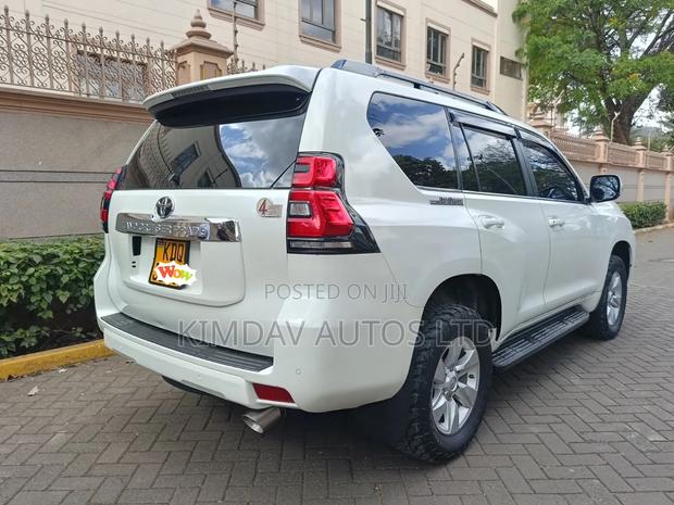 Toyota Land Cruiser Prado 2.8 2017 White