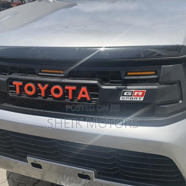 Toyota Hilux 2019 Silver