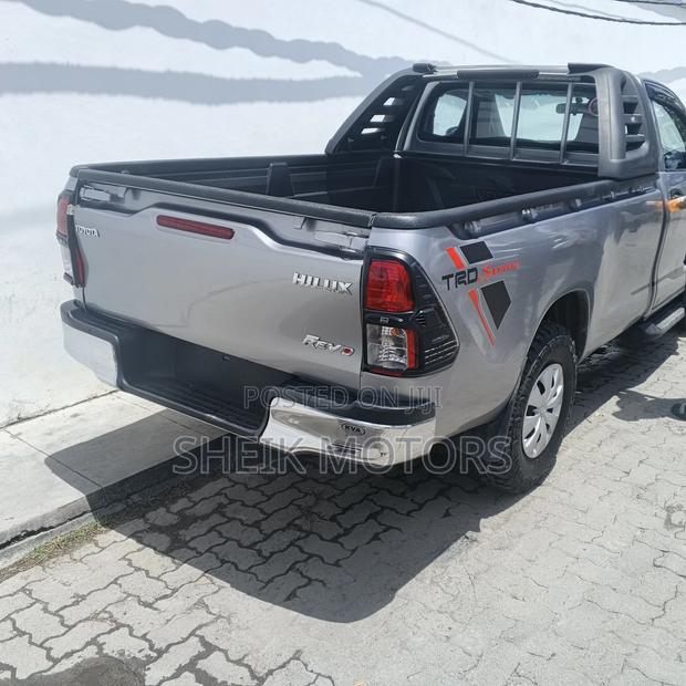 Toyota Hilux 2019 Silver