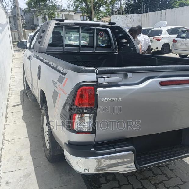 Toyota Hilux 2019 Silver