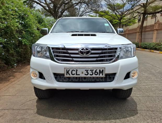 Toyota Hilux 2011 White