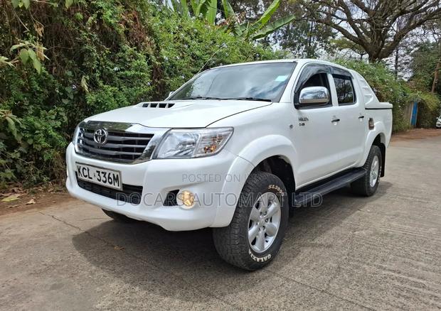 Toyota Hilux 2011 White