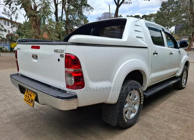 Toyota Hilux 2011 White
