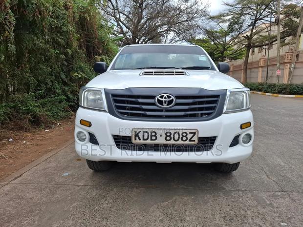 Toyota Hilux 2014 White