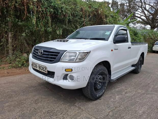 Toyota Hilux 2014 White