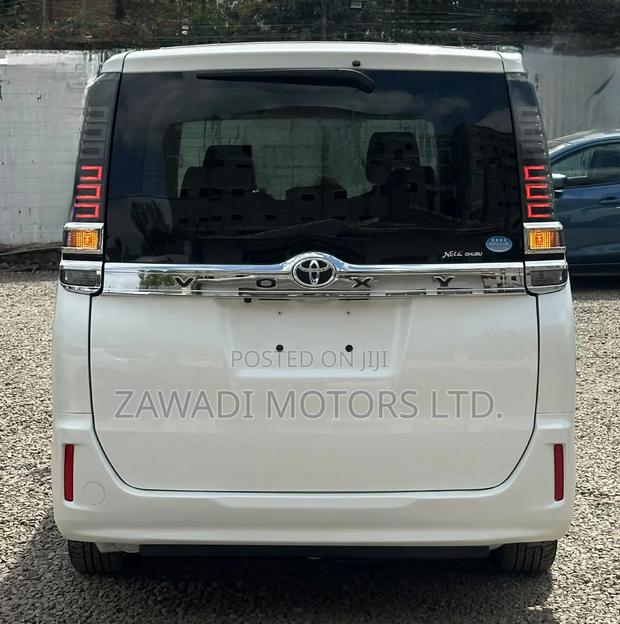 Toyota Voxy ZS 2WD 8-Seater 2019 White
