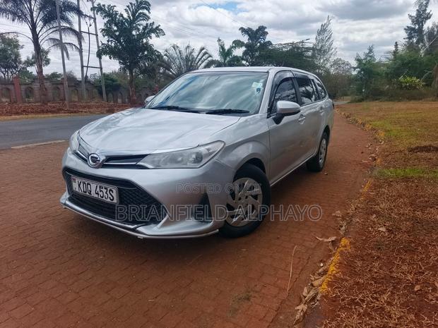 Toyota Corolla Fielder 2018 Silver