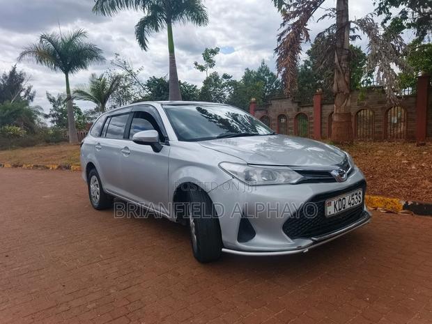 Toyota Corolla Fielder 2018 Silver
