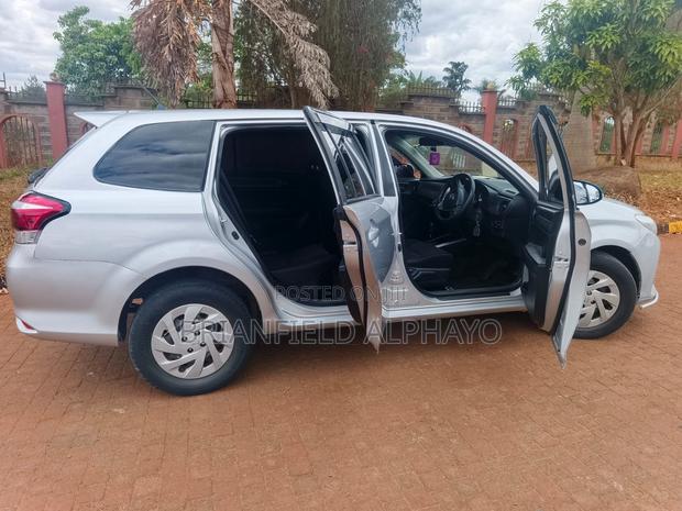 Toyota Corolla Fielder 2018 Silver