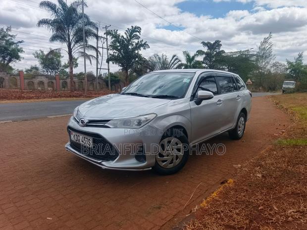 Toyota Corolla Fielder 2018 Silver