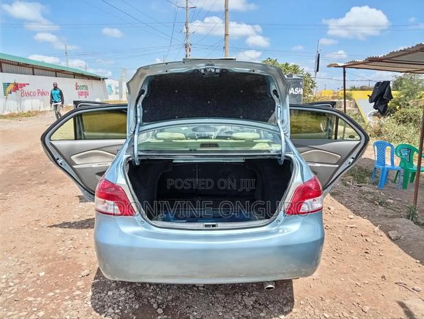 Toyota Belta 2009 Silver