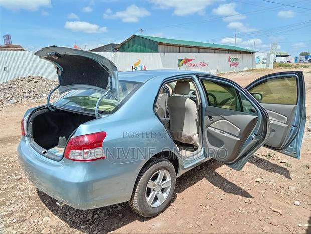 Toyota Belta 2009 Silver