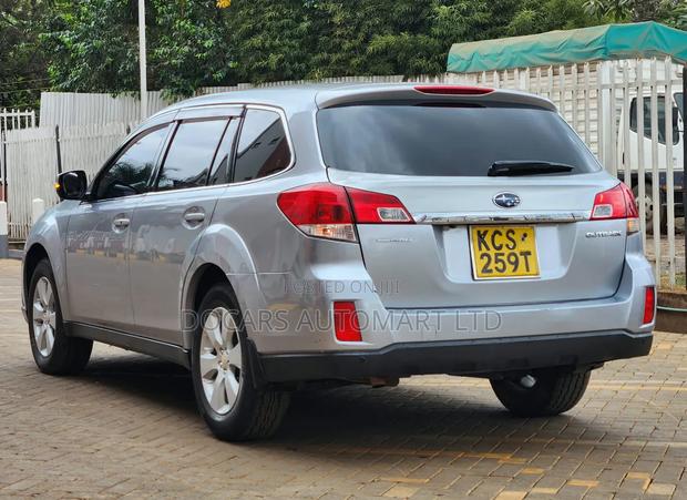 Subaru Outback 2012 Silver