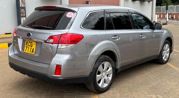 Subaru Outback 2.5i 2010 Silver