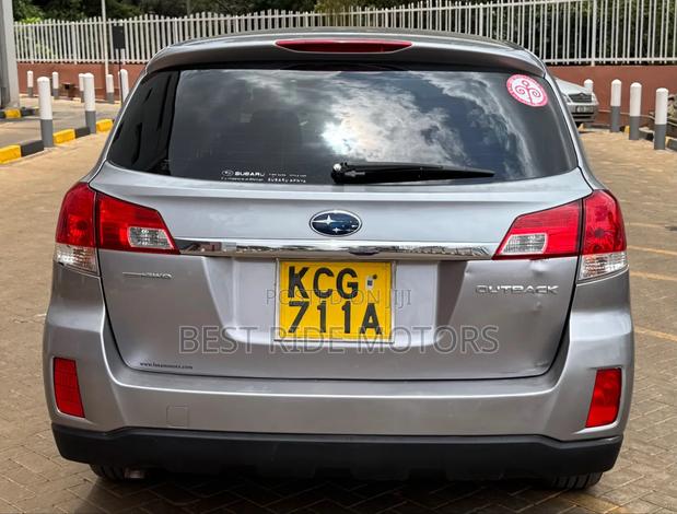 Subaru Outback 2.5i 2010 Silver