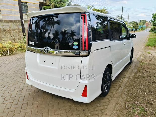 Toyota Noah 2.0 FWD (8 Seater) 2019 Pearl