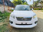 Toyota Vanguard 2011 Pearl for sale