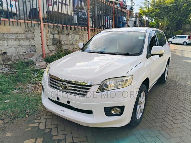 Toyota Vanguard 2011 Pearl