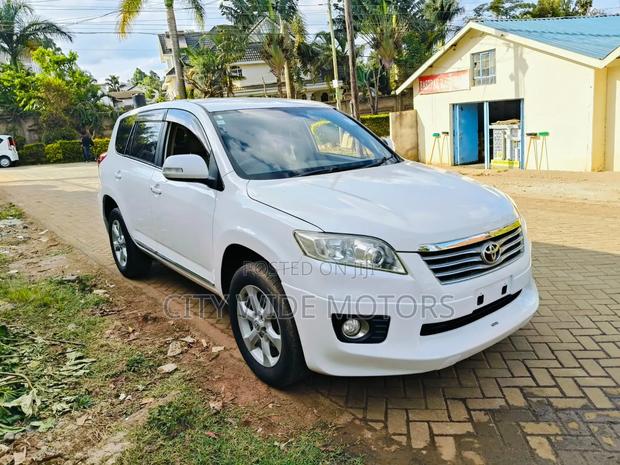Toyota Vanguard 2011 Pearl